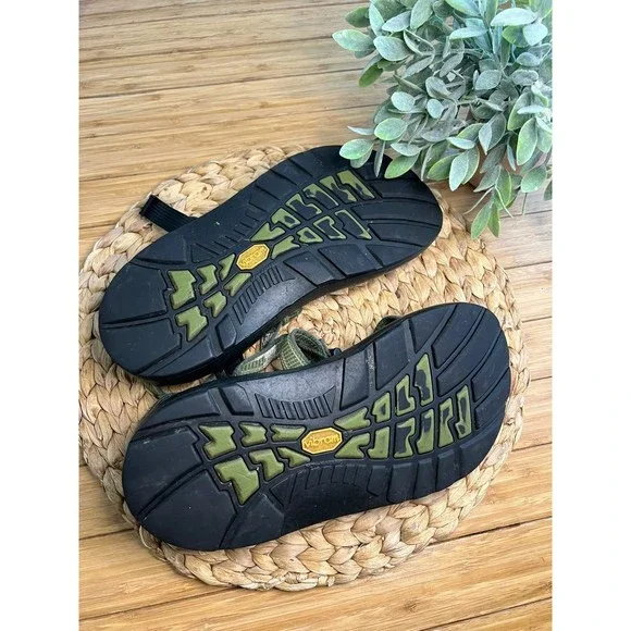 Chaco Yampa~Toe Loop Strappy Outdoor Water Sandals~mens 8 olive green *FLAW* - Picture 7 of 7